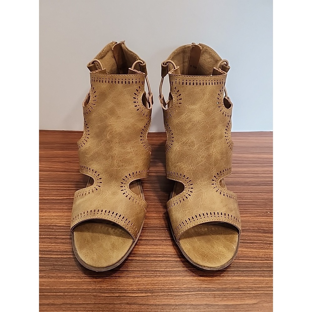 Jellypop Criscilla Brown Fashion Sandals Eyelet‎ Heeled Shoes Size 9.5 M